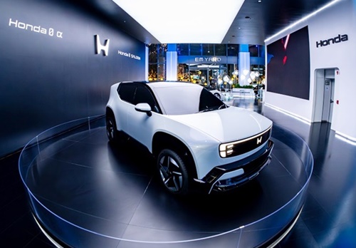 ครั้งแรกในไทย! ฮอนด้า โชว์ไฮไลต์ Honda 0 α (ฮอนด้า ซีโร่ อัลฟ่า)  เอสยูวีไฟฟ้าต้นแบบรุ่นล่าสุดในไลน์อัป Honda 0 Series พร้อมด้วย Honda 0 SALOON จัดแสดงให้สัมผัสที่ “The M.O.V.E. by Honda” ถึง 31 มี.ค. 2569 นี้
