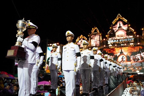 ทีมภาคกลางโชว์ฟอร์มดุ คว้าแชมป์ “Isuzu Thailand Championship 2025” รับถ้วยพระราชทานและรถปิกอัพอีซูซุรุ่นใหม่ พร้อมร่วมชิงชัยต่อในศึกมวยไทยโลก Thai Fight 2025 