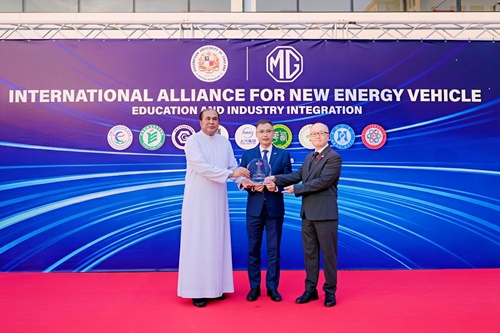 เอ็มจี ผนึก มหาวิทยาลัยอัสสัมชัญ เปิดศูนย์วิจัยและการเรียนรู้ด้านยานยนต์พลังงานใหม่ เดินหน้าขับเคลื่อนอุตสาหกรรมยานยนต์ยุคใหม่ผ่านระบบการศึกษาไทย  