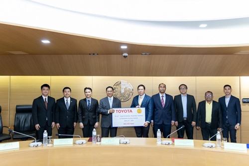 โตโยต้ามอบโอกาสทางการศึกษาภายใต้ โครงการ “TOYOTA GIVING ขับเคลื่อนไทยให้ยั่งยืน”  สนับสนุนทุนการศึกษาแก่นักศึกษามหาวิทยาลัยธรรมศาสตร์  ประจำปีการศึกษา 2567 