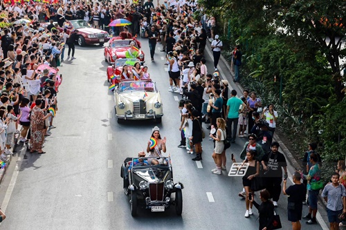 สมาคมรถโบราณฯ ส่งรถโบราณร่วมสร้างสีสัน ในขบวนพาเหรดครั้งยิ่งใหญ่ของประเทศไทย Love Pride Parade 2024