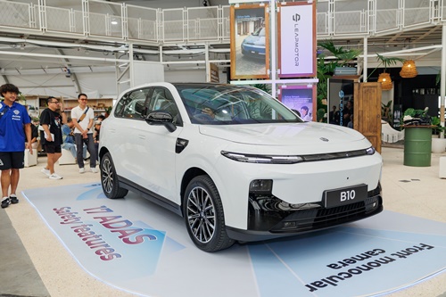 Leapmotor Thailand เผยโฉม Leapmotor B10 รุ่นใหม่ล่าสุด ครั้งแรกในอาเซียน ราคาเริ่มต้นที่ 698,000 บาท พร้อมส่งมอบรถทันทีภายในวันที่ 10 ตุลาคมนี้  ตั้งเป้าเปิดโชว์รูมครบ 30 แห่งภายในปี 2570